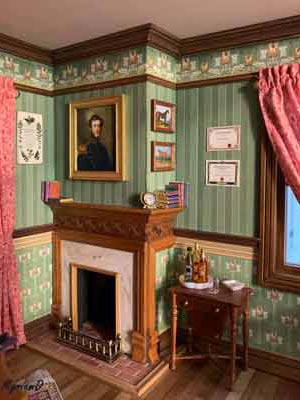 Bureau miniature 1/12 de style Art and Craft