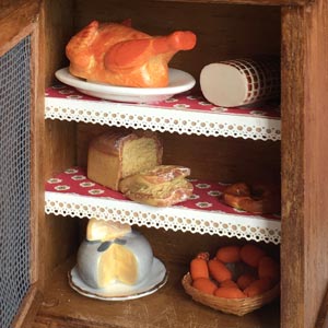 Garde-manger miniature garni d’aliments – Cuisine de maison de poupée échelle 1/12