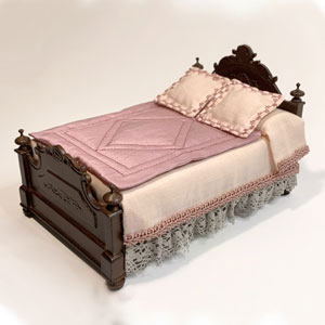 Meuble Bespaq - Lit miniature victorien 1/12